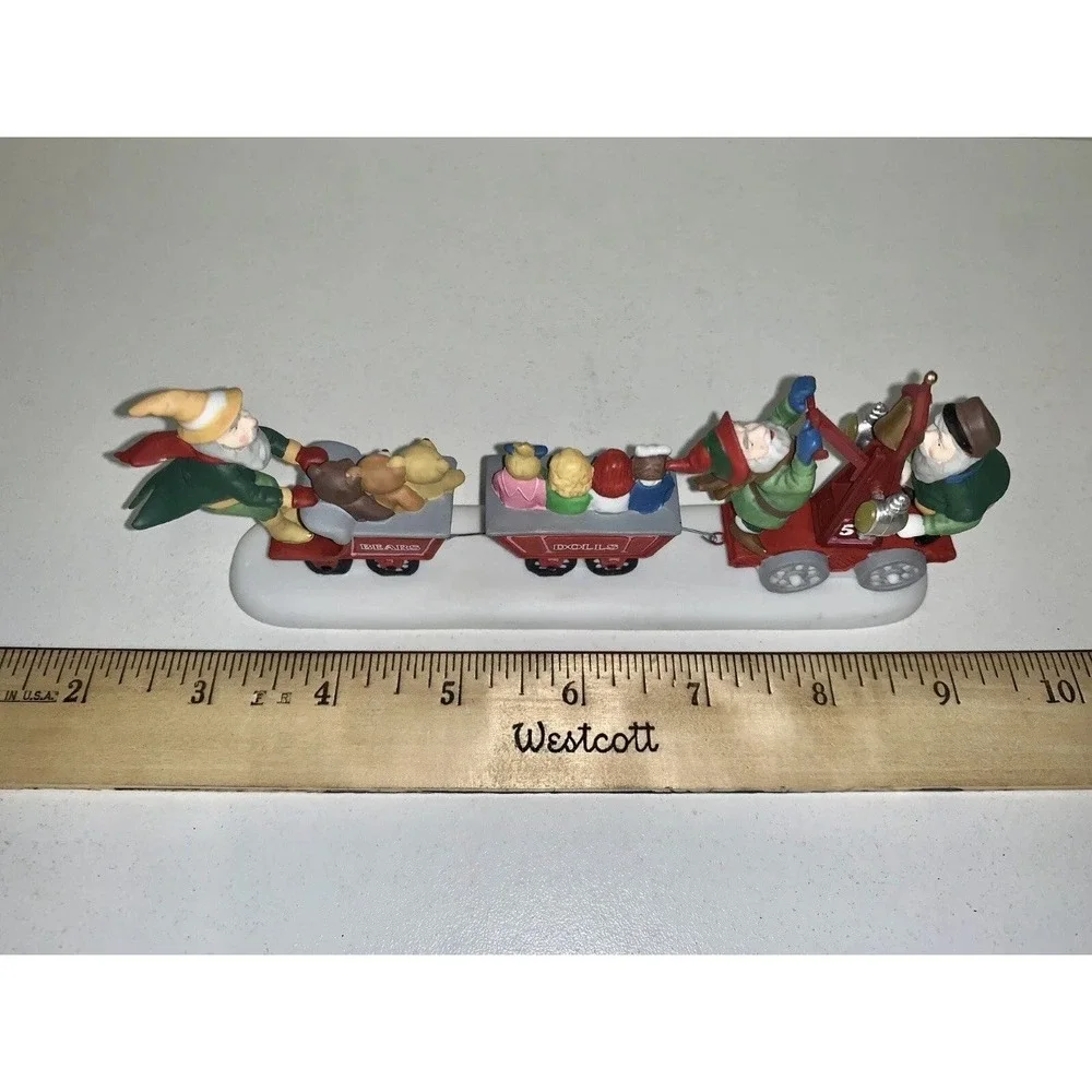 Dept 56 Heritage Vtg Accessories 56367 Last‎ Minute Delivery Retired Piece